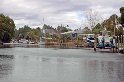 Crystal River Woodland Estates Canal with Waterfront Homes